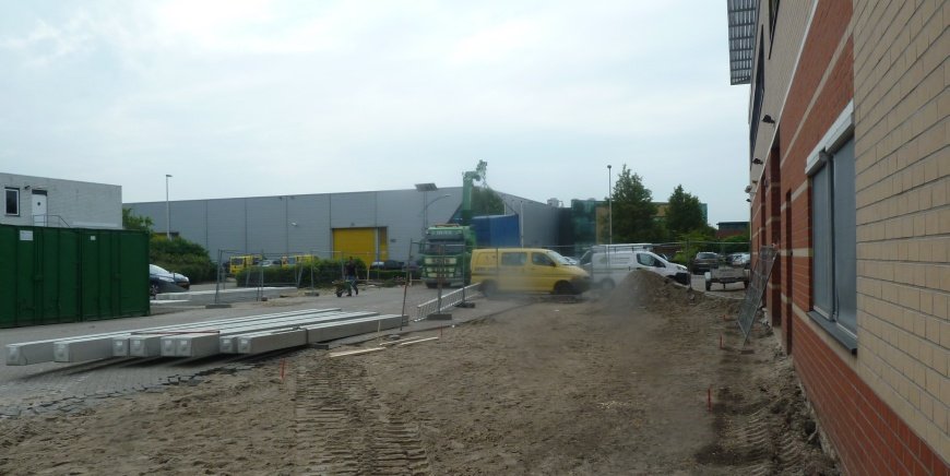 De plek waar de aanbouw geplaatst moest worden.